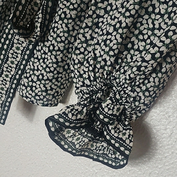 Max Studio Tie Front Wrap Blouse Black Green White Floral Long Sleeve V-neck - Picture 9 of 15